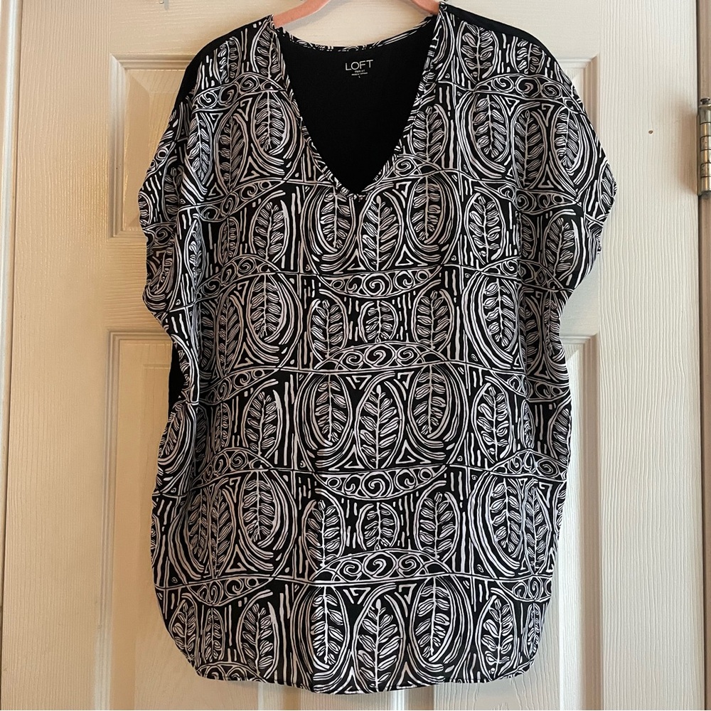 LOFT Outlet Size Large Black White Cap Sleeve Top